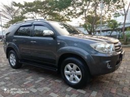 Dijual Mobil Toyota Fortuner G Diesel 2010 di Bekasi 2