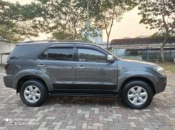 Dijual Mobil Toyota Fortuner G Diesel 2010 di Bekasi 3