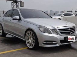 Dijual Cepat Mercedes-Benz E-Class E 300 2012 di DKI Jakarta 2
