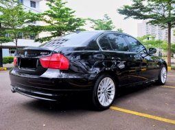 Dijual Mobil Bekas BMW 3 Series 320i 2010 di Jawa Barat 4