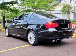 Dijual Mobil Bekas BMW 3 Series 320i 2010 di Jawa Barat 2