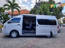 Dijual Mobil Toyota Hiace Commuter 2.5 MT Diesel Silver 2015 Surabaya 3