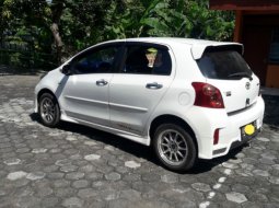 Jual cepat mobil Toyota Yaris TRD Sportivo 2012 di Jawa Timur 2