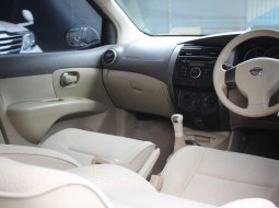 Dijual Cepat Nissan Grand Livina XV 2010 Hitam di DKI Jakarta 4