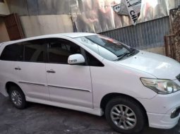 Dijual Mobil Toyota Kijang Innova V Luxury 2014 di Sulawesi Selatan    3