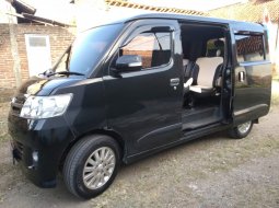 Dijual cepat Daihatsu Luxio X 2011 Hitam di Jawa Tengah 1