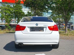 Jual Mobil BMW 320i 2.0 AT E90 Sedan Putih 2014 Surabaya 2