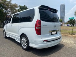 Jual Mobil Hyundai H-1 Royale 2011 Putih di DKI Jakarta 6