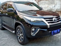 Dijual Toyota Fortuner VRZ Diesel 4x2 Matic 2018 Hitam di Jawa Tengah 6