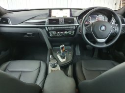 BMW 3 Series 320i 2018 Hitam 4