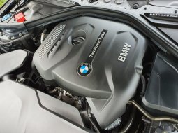 BMW 3 Series 320i 2018 Hitam 1