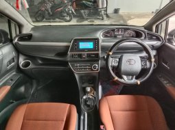 Jual mobil Toyota Sienta Q 2017  4