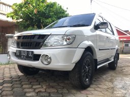 Isuzu panther touring tahun 2012 putih 6