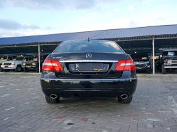 Jual Mercedes-Benz E300 Elegance 3.0 AT 2010 Hitam Sedan Surabaya 1