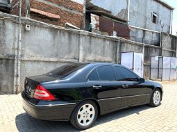 Mercedes-Benz C240 W203 2005 2