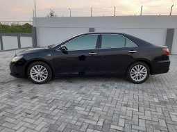 Toyota Camry 2.5 V AT 2017 Hitam 6