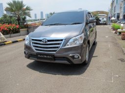 Toyota Kijang Innova V  9