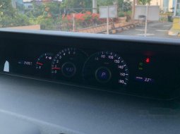 Mobil Toyota NAV1 2016 V Limited terbaik di DKI Jakarta 16