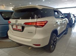 Toyota New Fortuner 2.4 VRZ AT 2017 Putih Km Rendah Murah 7