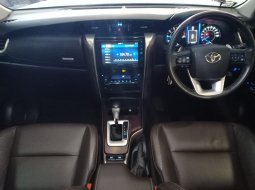 Toyota New Fortuner 2.4 VRZ AT 2017 Putih Km Rendah Murah 4
