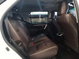 Toyota New Fortuner 2.4 VRZ AT 2017 Putih Km Rendah Murah 3