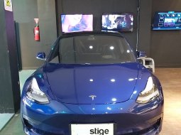 Brand New 2020 Tesla Model 3 Standard Range Plus Blue on Black 5