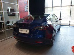 Brand New 2020 Tesla Model 3 Standard Range Plus Blue on Black 3