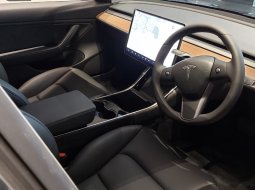 Brand New 2020 Tesla Model 3 Standard Range Plus Silver on Black 6
