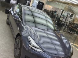 Brand New 2020 Tesla Model 3 Standard Range Plus Silver on Black 4