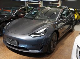 Brand New 2020 Tesla Model 3 Standard Range Plus Silver on Black 1