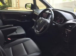 Dijual mobil bekas Toyota Voxy , DKI Jakarta  3