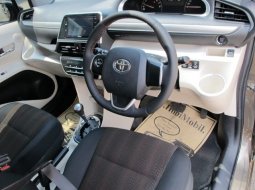 Toyota Sienta V  6