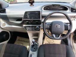Toyota Sienta V  9