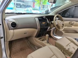 Jual mobil Nissan Grand Livina Ultimate 2011 bekas, Jawa Timur 13