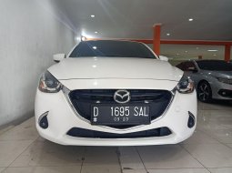 Mazda 2 R  1