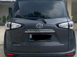 Mobil Toyota Sienta 2017 V terbaik di DKI Jakarta 10