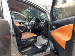 Jual Toyota Kijang Innova V 2016 harga murah di Riau 11