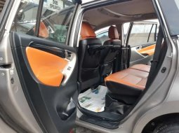 Jual Toyota Kijang Innova V 2016 harga murah di Riau 9