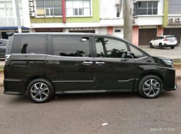 Jual cepat Toyota Voxy 2017 di Banten 5