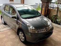 Mobil Nissan Livina 2010 XR terbaik di Jawa Timur 3