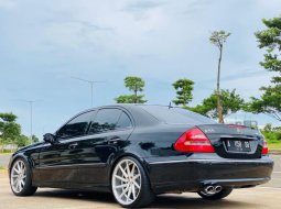 Mercedes-Benz E-Class E 240 Avangarde 2005 - Istimewa 2