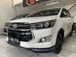 Mobil Toyota Venturer 2017 terbaik di DKI Jakarta 2