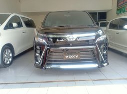 Toyota Voxy 2.0 AT Termurah  5
