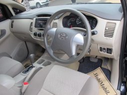 Toyota Kijang Innova E  9