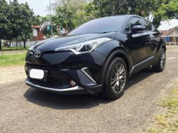 Toyota C-HR 2018 Hitam 3