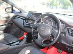 Toyota C-HR 2018 Hitam 8