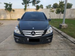 Mercedes-Benz B-CLass B 180 thn 2011 Hitam AT  1