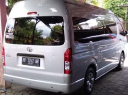 Toyota Hiace Commuter 2018 9