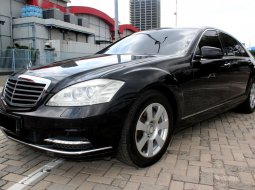 Mercedes-Benz S-Class 300 2008 Hitam 3