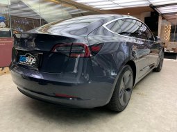 Brand New 2021 Tesla Model 3 Standard Range Plus Midnight Silver Metallic on Black 9